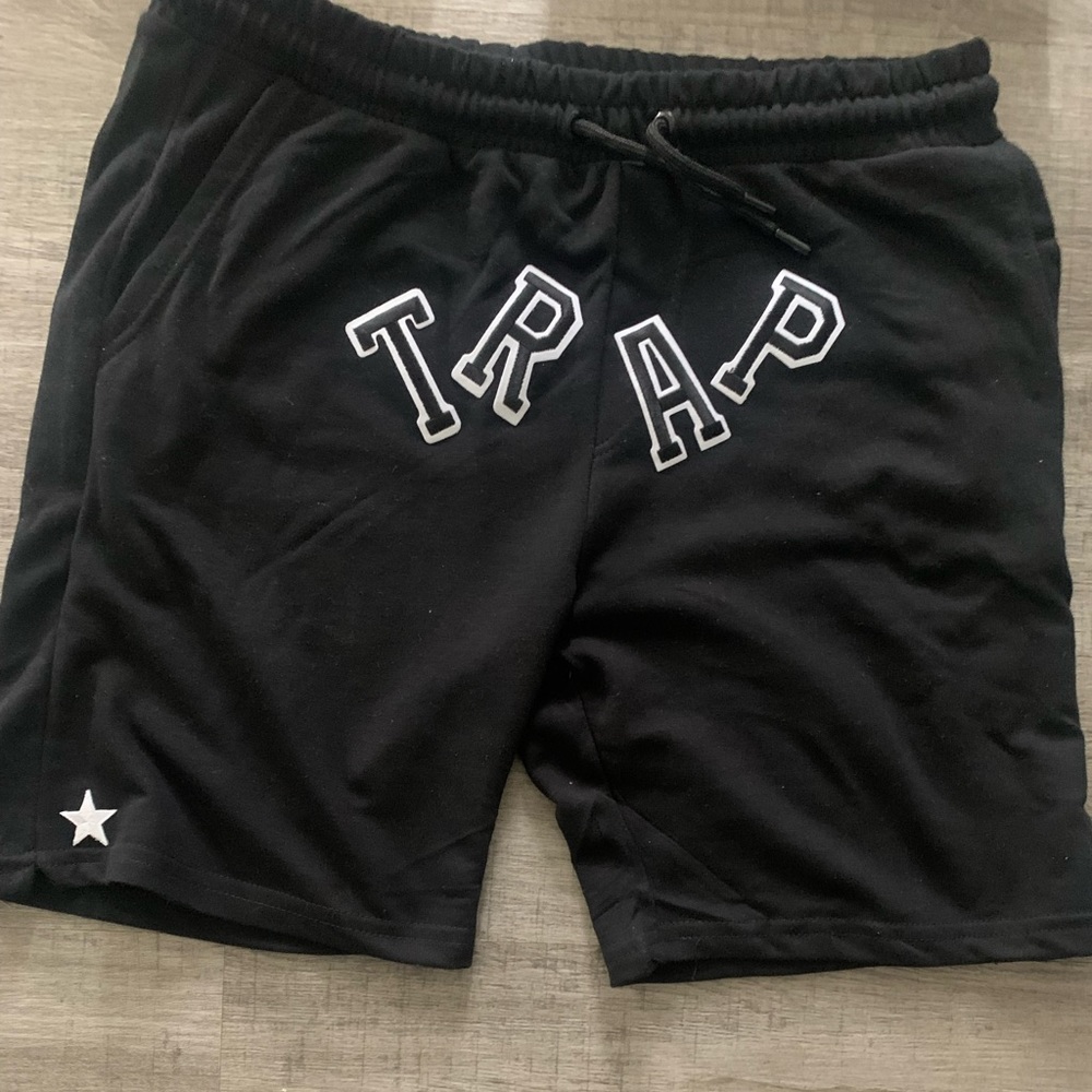 TRAP ⭐️SHORTS - Picture 2 of 5